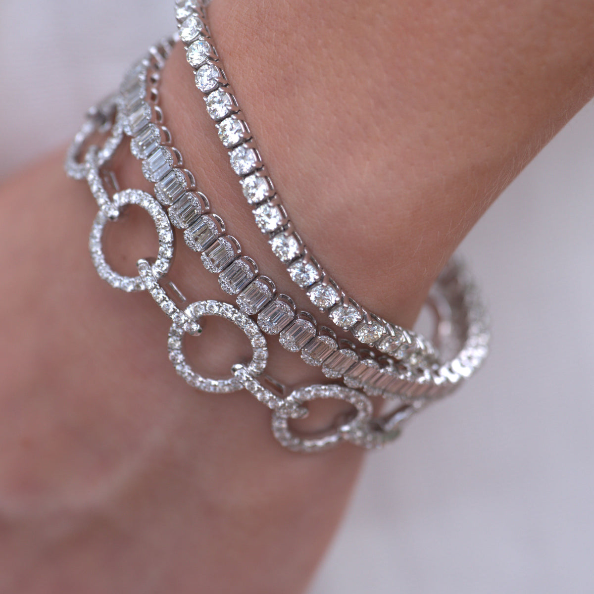 3.09ct Diamond 18K Gold Multi Circle Bangle Bracelet