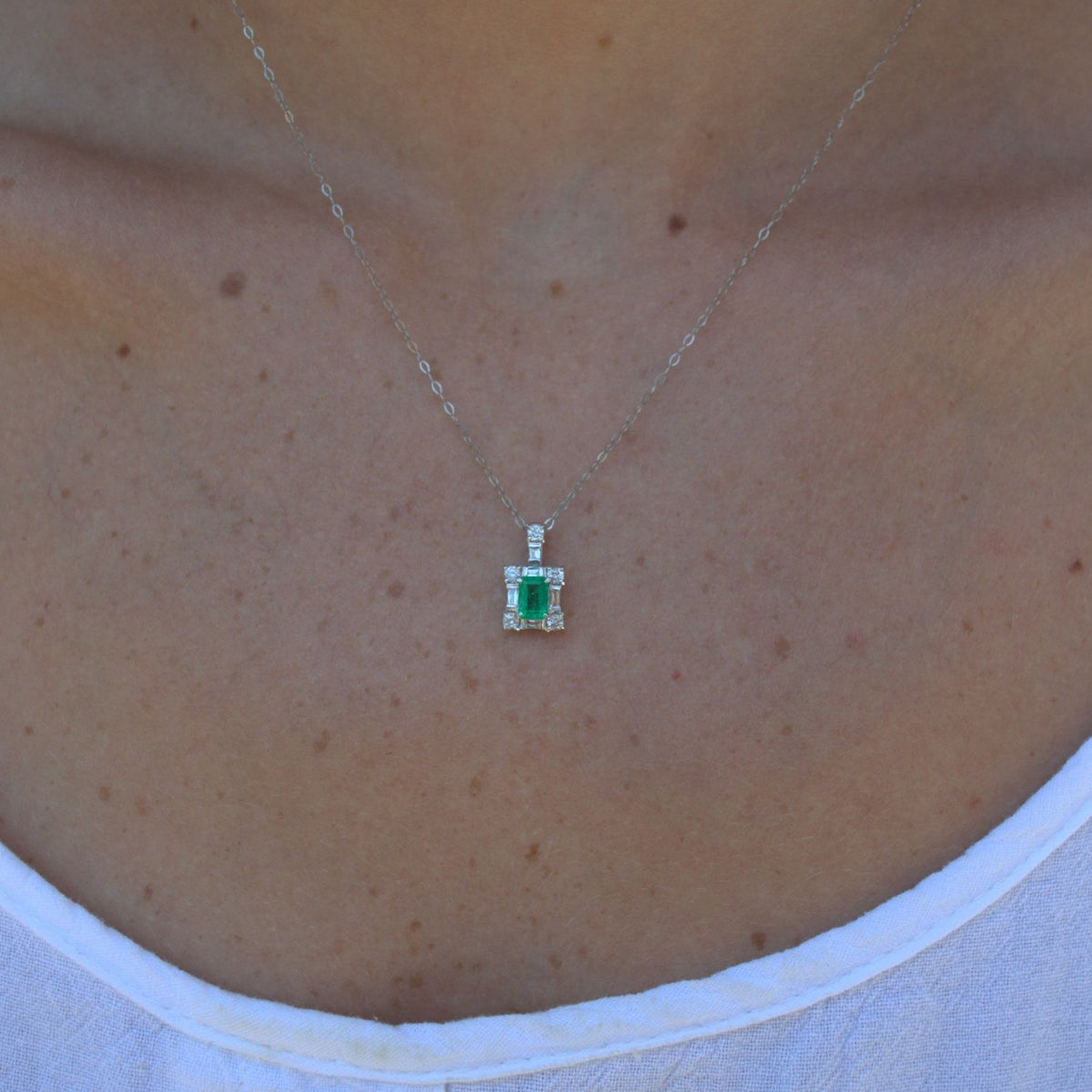0.86ct Diamond Emerald Platinum Halo Pendant Chain Necklace